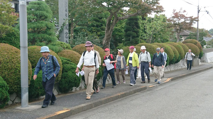 ①　八王子城跡へ向けてウオーキング開始