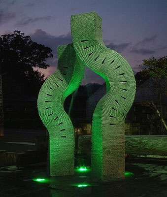 2002年　フレンド動物病院完成記念モニュメント・夜(静岡県清水市)