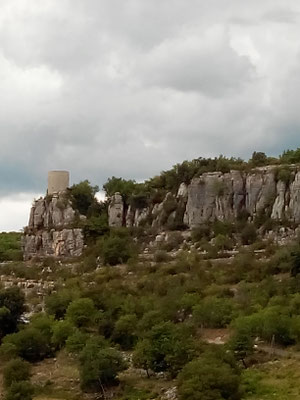 Balazuc - Ardèche - La tour reine Jeanne, la sentinelle