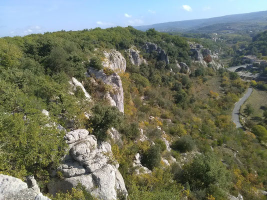 Balazuc - Ardèche - Les Falaises côté  Tour