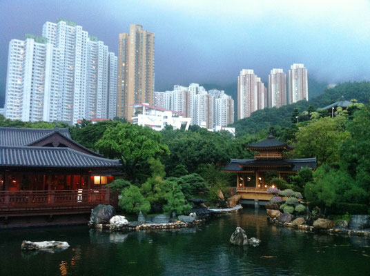 Eine nachgebaute Gartenanlage in Hongkong