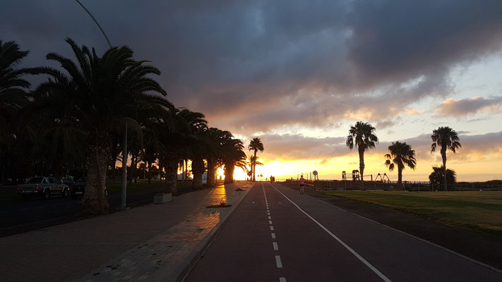 Sonnenaufgang in der Avenida de Saladar in Jandía