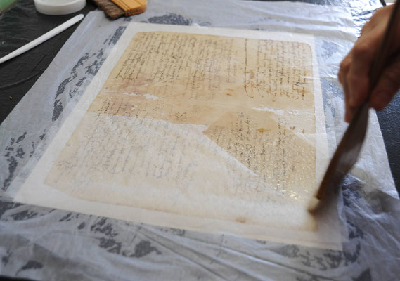 Doublage d'une feuille de registre.