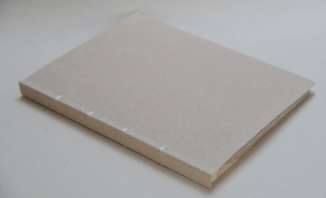 Reliure de conservation en papier fait main.