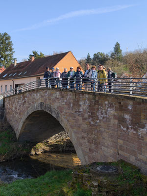Gruppe 2 - Auf der Brücke über den Odenbach.