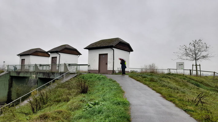 Das wichtige Hochwasserwehr an der Weschnitzinsel.