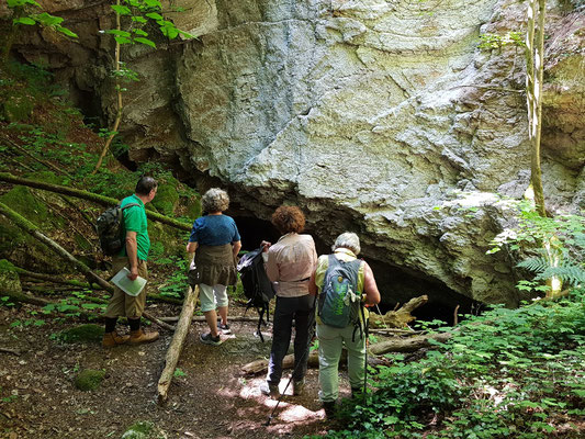 Der natürliche Eingang der Höhle Heimkehle
