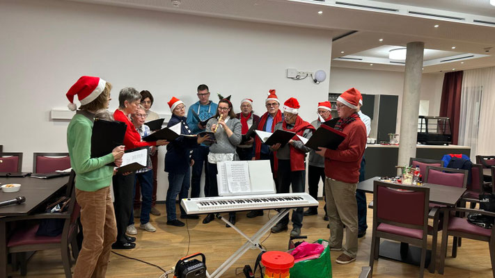 Weihnachtsmarkt in Nordenstadt GVC singt Weihnachtslieder