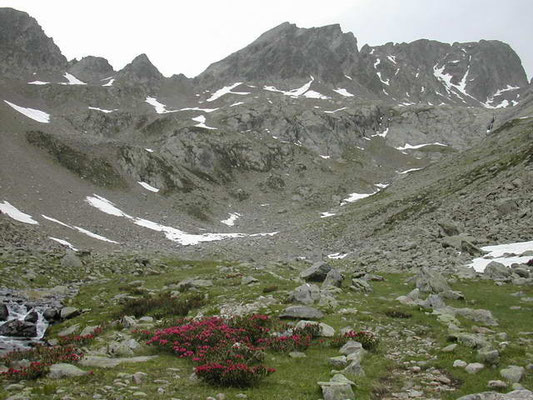 una comba alla fine di alcuni canaloni
