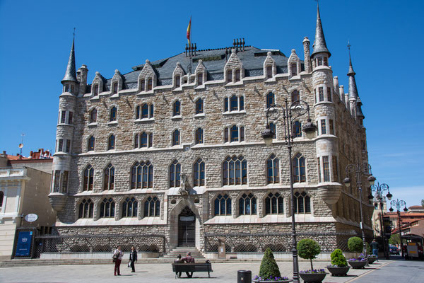 Leon Gaudi Building