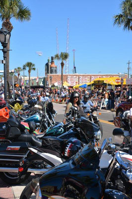Eine halbe Million Biker bei der Bike Week in Daytona Beach