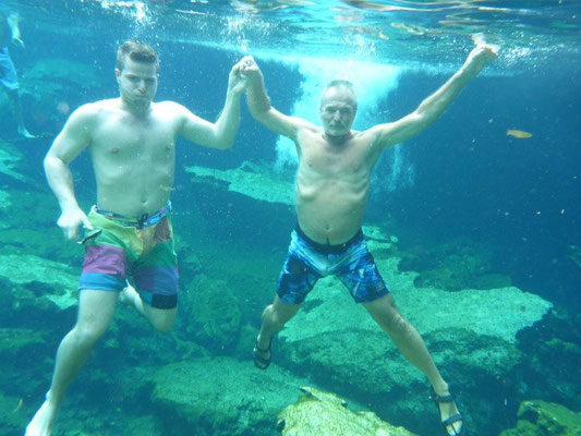 Schwimmen in der Cenote Azul