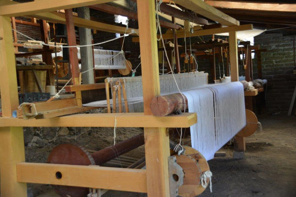 Weaving loom for silk