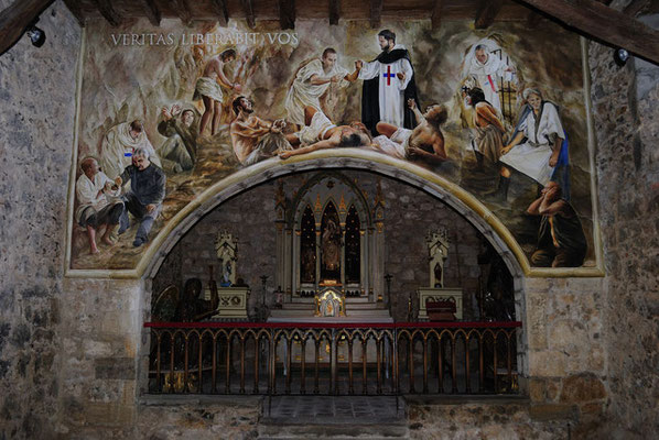 Pintura al fresco tradicional alusiva a San Juan de Mata y el carisma de la Orden de la Santísima Trinidad y Redención de Cautivos. Monasteri de las madres trinitarias, Laredo.