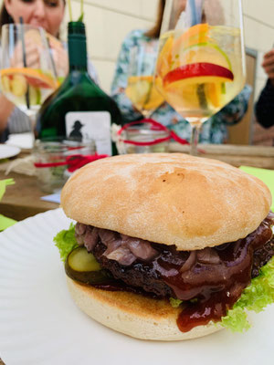 Burger vom Landgasthof Goldenes Kreuz in Untererthal. 