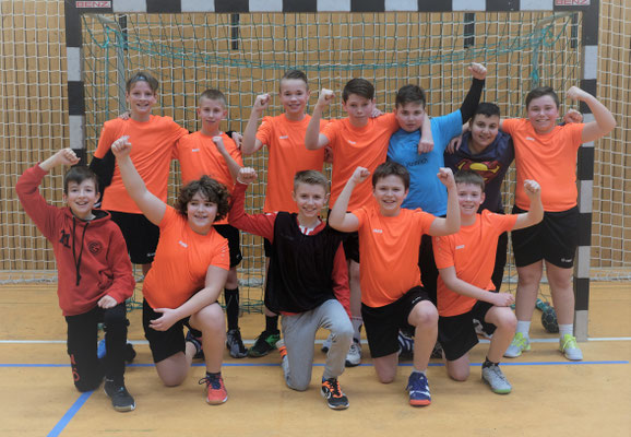H.v.l.n.r: Michel Richter, Luan Appel, Hannes Müller, Mika Philippsen, Heinrich Deichmann, Alper Köcagöbek, Ante Tandara   V.v.l.n.r.: Phil Mölck, Jakub Critelli, Aidan Tauscher, Max Hermenau, Emil Ebert