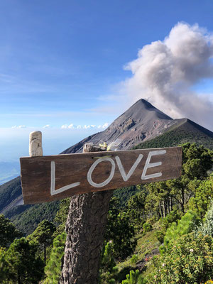 Au Guatemala, au sommet du volcan Acatenango, à 4000 mètres d'altitude...