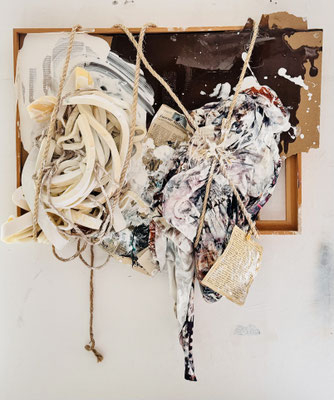 IN BETWEEN II, 80x84 cm, epoxy, cardboard, acrylic, paper, rope, sponge on frame, photo: Reinhold Ponesch ©