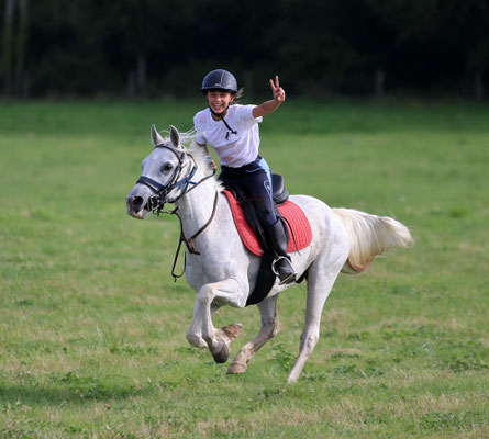 stage poney, le bonheur de galoper dans la nature