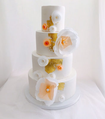 Tarta de boda con oro comestible de 18k y flores de papel de arroz de Dulce Dorotea 