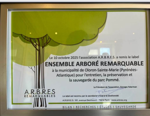 Label remis à la ville d'Oloron le 10 octobre 2025 pour l'ensemble arboré remarquable du Parc Pommé à Oloron (64400)
