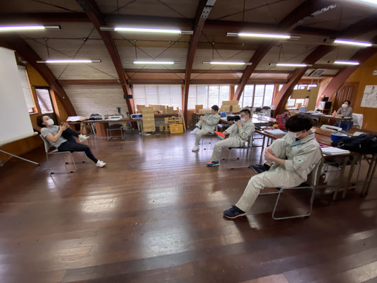 椅子に座りながらできるストレッチ
