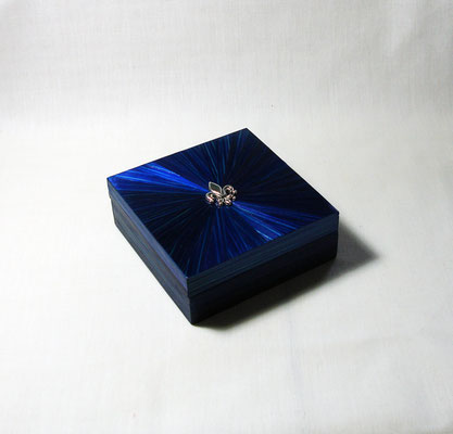 Petite boite carré estampe fleur de lys (commande personnalisée - vendue) 