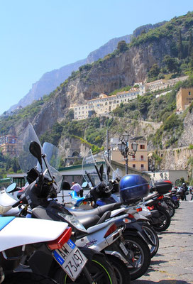 Las skuterow - typowy obrazek Wloch - tez Amalfi