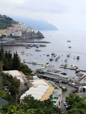 widok na port jachtowy w Amalfi