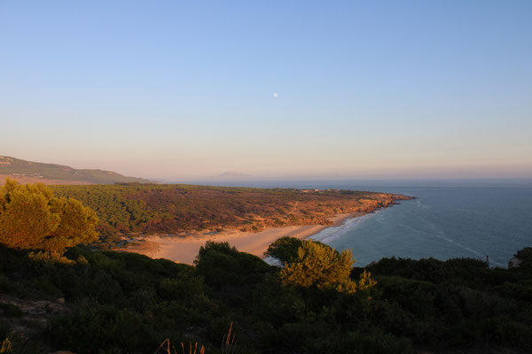 Der "Playa del Canuelo" mit Blick auf die Küste von Afrika