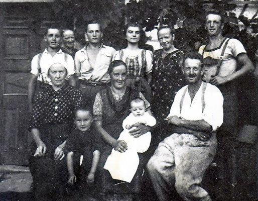 Sommer/Herbst 1939 Das erste Fotos von Hans mit den Eltern und Großmutter