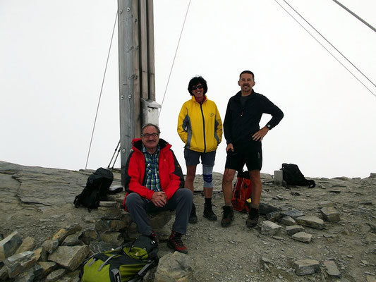 Franz, Rosi und Reinhold .. ein Gipfelsieg im Nebel.