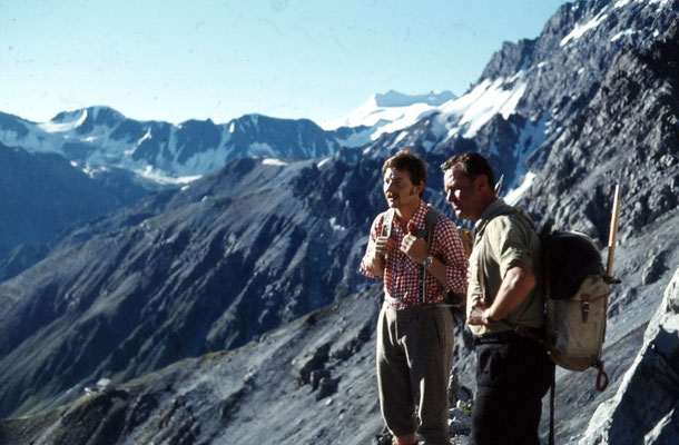 3. Ortler Tour Kritzinger Hubert, Scherndl Franz, Sepp Einzenberger Am Weg zur Payerhütte link unten die Tabaretta-Hütte (2.556 m)