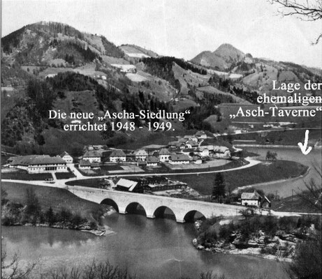 Die neue Aschachbrücke mit der Aschachsiedlung.