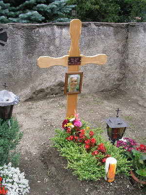 Am Grab von Georg und Rosa Klotz in St. Leonhart im Passeier