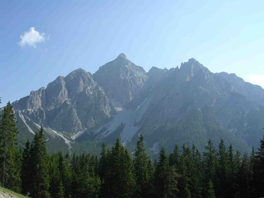 Die SERLES 2.717 m Der "Hochaltar" von Tirol.