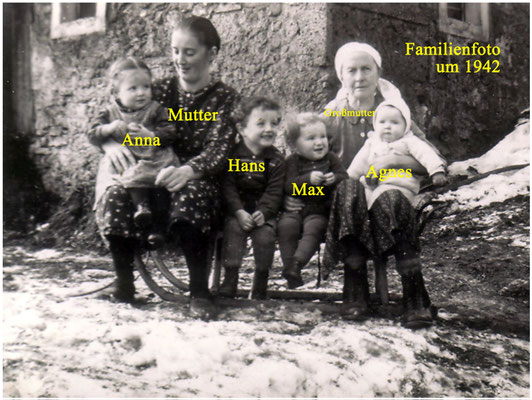 Die kleine Großrabenreithner-Familie mit Großmutter um 1942