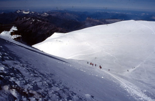 Blick zur Vallothütte links in Richtung Aig. du Gouter