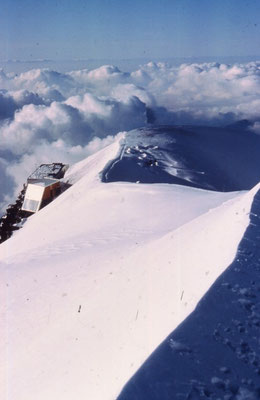 Blick auf die Refuge du Goûter auf 3.817 m