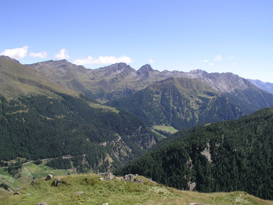 Blick von der Timmelsjochstraße ins Schneeberggebiet