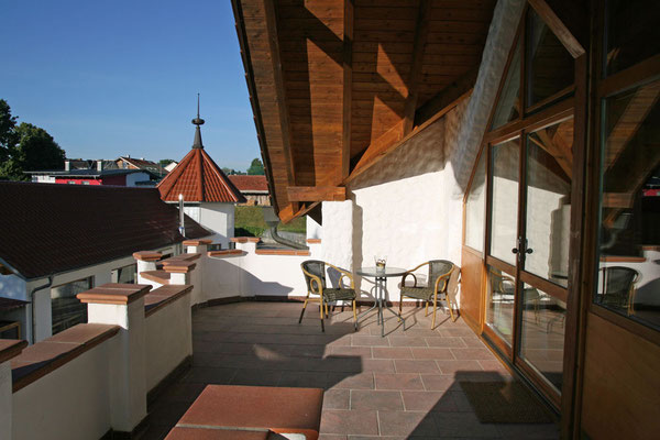 Genießen Sie einen herrlichen Ausblick vom großzügigen Balkon 