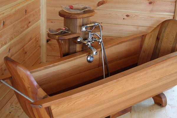 Hochwertig baden - in Holz
