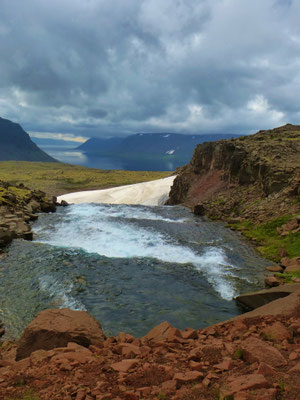 Island, Blick zum Fjord