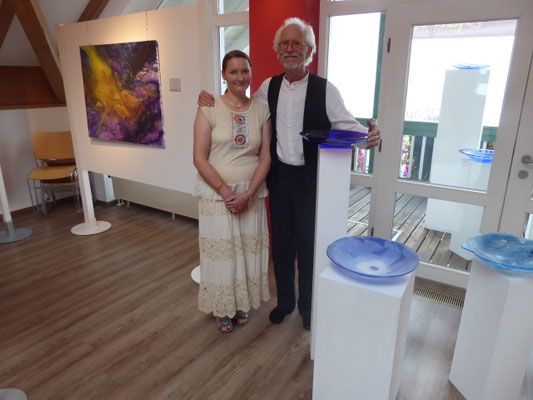 2018 "Licht - Farbe - Blau", Malerei blaue Bilder zusammen mit Florian Lechner (Glasschalen) im Haus des Gastes in Gstadt am Chiemsee