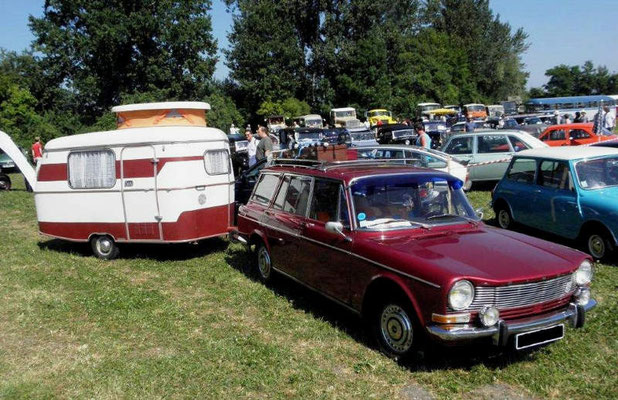 Simca 1301 et sa caravane 