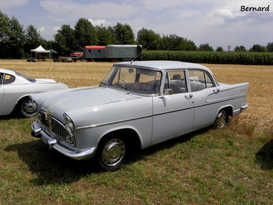 Une Simca Chambord