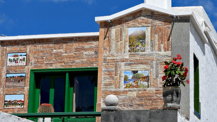 Haus in Haria mit schönen Fliesenbildern.
