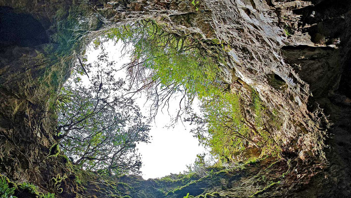Cueva de las Güixas - Loch in der Höhlendecke