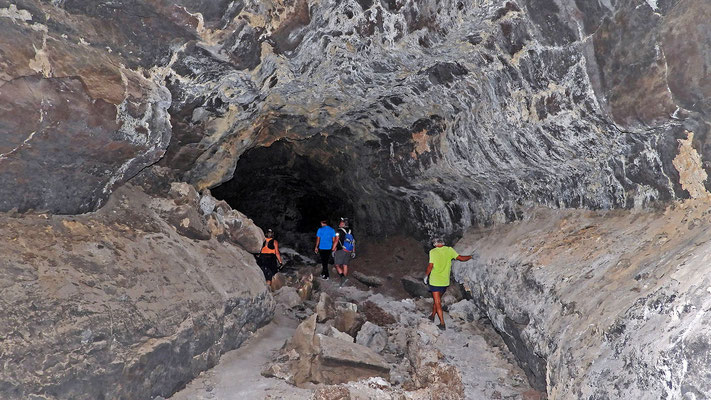 Höhlenwanderung im Malpais de Corona