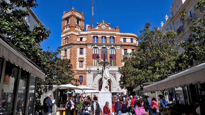 Statue des Lucio Junio Moderato auf dem Plaza de las Flores.